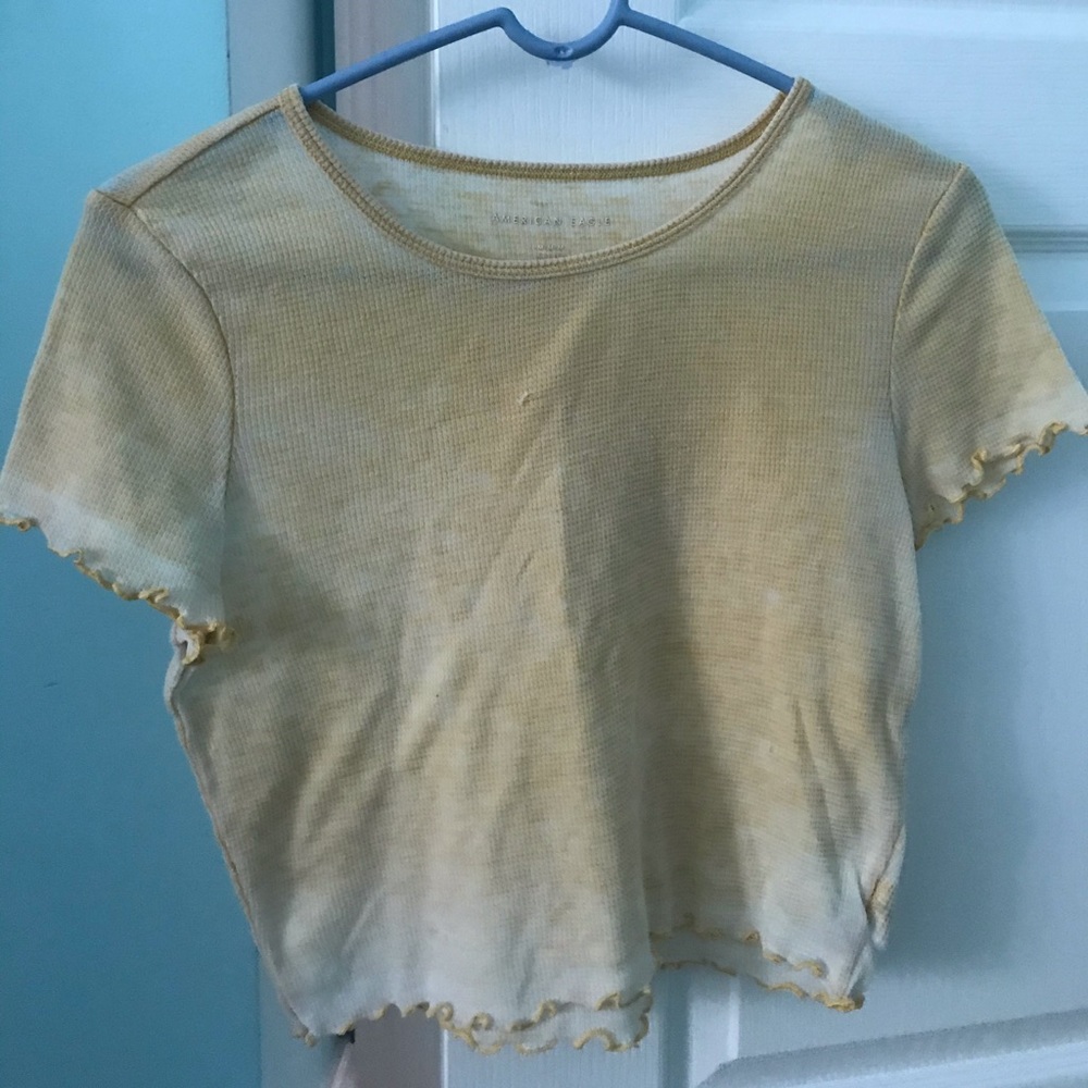 American eagle lettuce edge cropped yellow tee!!